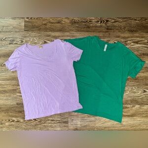 Lavender (Piko) and Kelly Green (Venana) short sleeve tops😀 Size medium
